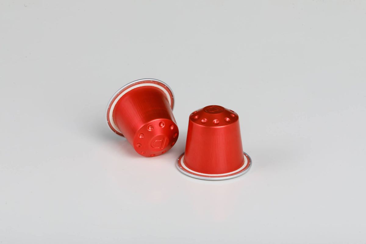 Dos cápsulas de café rojas Espresso by Ducati para cafeteras Nespresso® Original